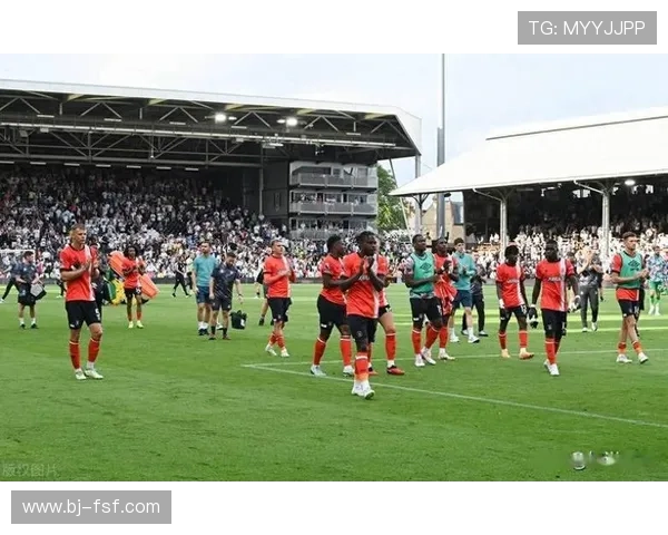 卢顿俱乐部崛起之路：从英格兰低级联赛到英超舞台的荣耀蜕变