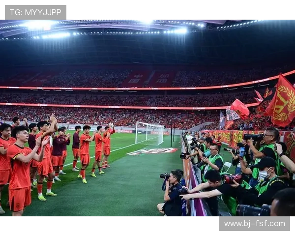 中国足球联赛新赛季揭幕战精彩纷呈 球迷期待强队对决与新星崛起