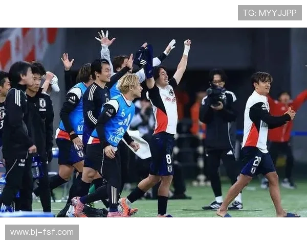 中国足球队迎战日本队 强强对决引发全国球迷热议