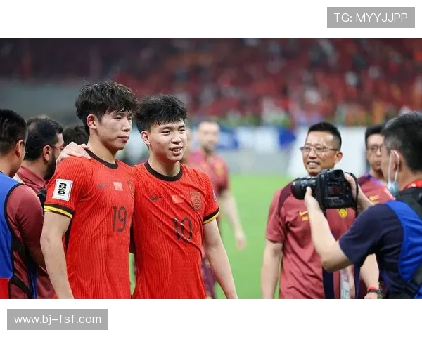 中国足球队逆袭成功 2比1击败强敌迎来亚洲杯四强梦 中国足球队逆袭成功 2比1击败强敌迎来亚洲杯四强梦