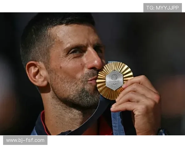 德约科维奇逆转再夺冠军再度巩固世界第一位置展现网坛传奇风采