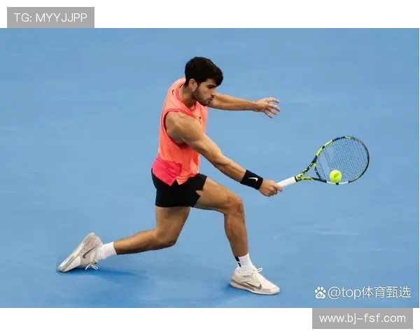 网球赛季高潮来临：顶级选手争夺年终总决赛资格，赛场激情四溢