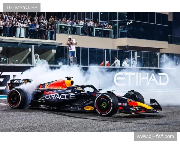 F1赛季最新动态：各大车队表现起伏 联赛竞争日益激烈