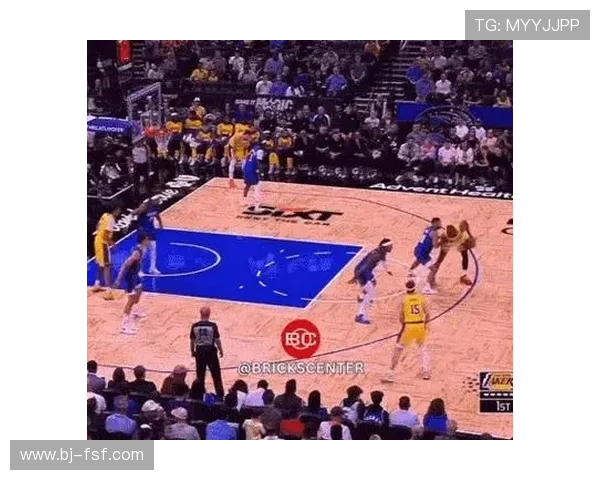 最新NBA动态：湖人迎战勇士，詹姆斯状态火热，库里缺席引关注